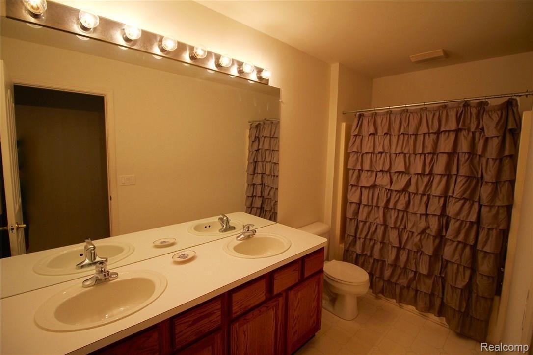 46681 Inverness Road Canton, MI 48188 - Photo 17 of 17 IMG_0001.JPG