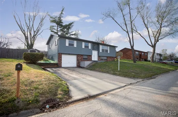 $199,900 | 5808 Dogwood Lane, Godfrey, IL 62035