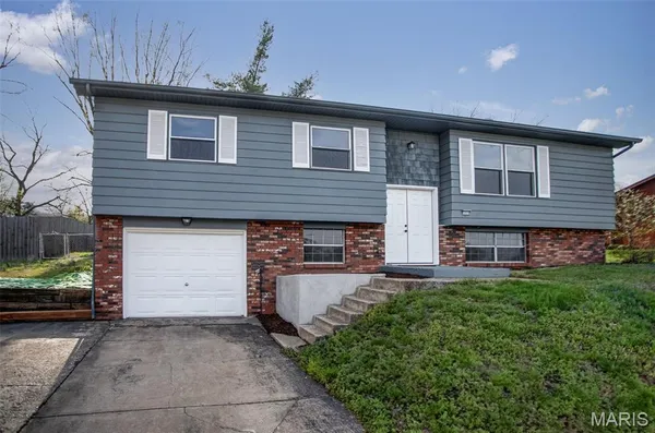 $199,900 | 5808 Dogwood Lane, Godfrey, IL 62035