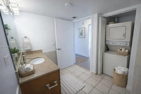 $2,350 | 219 Northwest 12th Avenue, Unit 1002, Miami, FL 33128