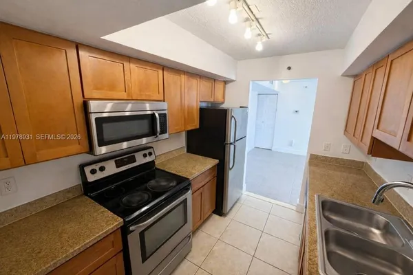 $2,350 | 219 Northwest 12th Avenue, Unit 1002, Miami, FL 33128