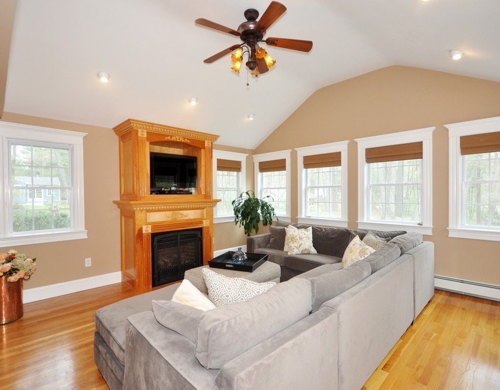353 Hayward Mill Road Concord, MA 01742 - Photo 4 of 21 Gallery Image 4