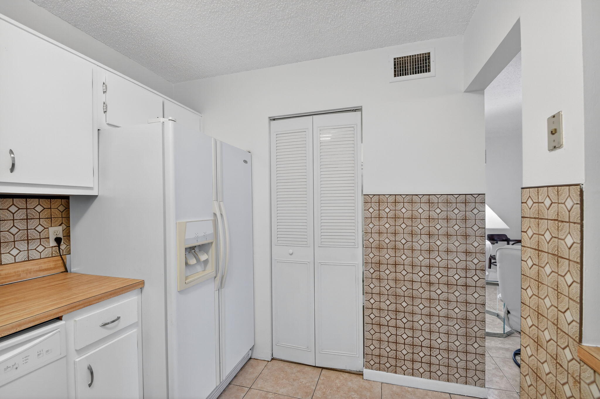 342 Pine Ridge Circle, Unit D1 Greenacres, FL 33463 - Photo 12 of 24 a view of bathroom with shower