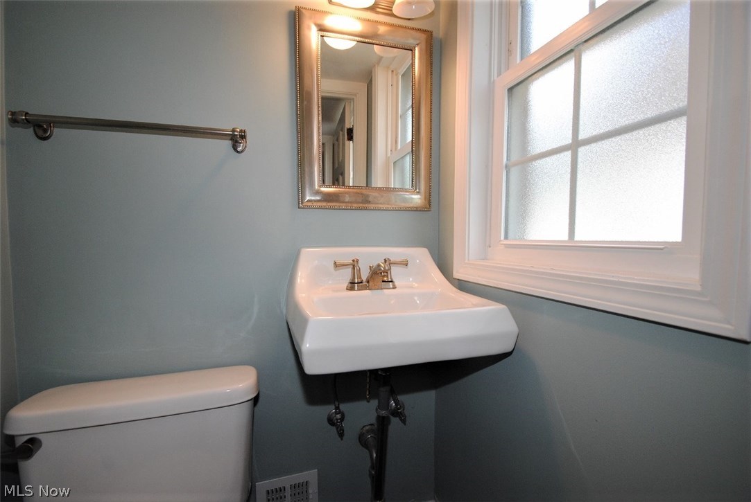 3902 Bushnell Road Cleveland, OH 44118 - Photo 14 of 25 Gallery Image 14