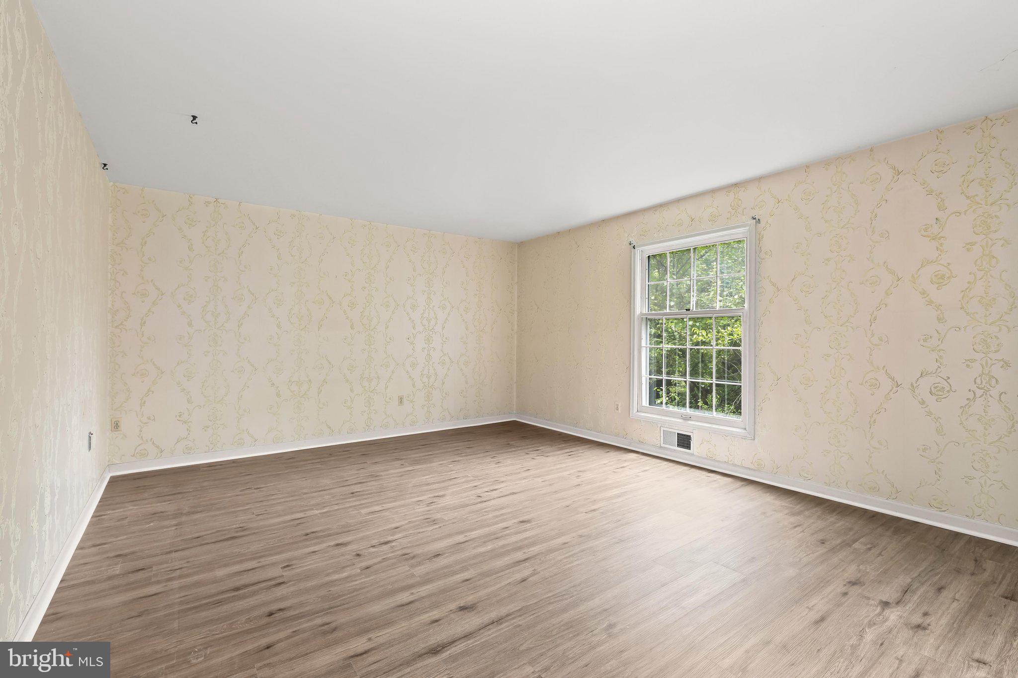 12709 Hammonton Road Silver Spring, MD 20904 - Photo 6 of 55 Living Room