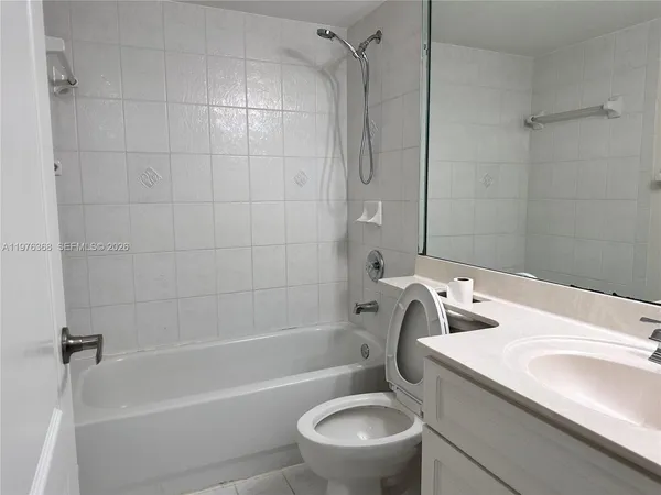 $2,950 | 17354 Northwest 74th Avenue, Unit 202, Hialeah, FL 33015
