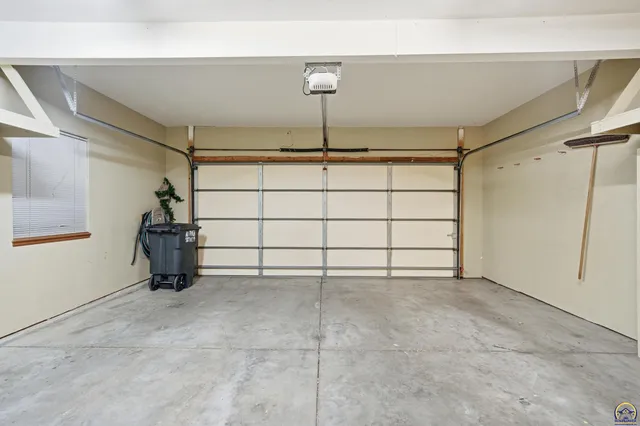 $250,000 | 2828 Kelly Drive, Manhattan, KS 66502