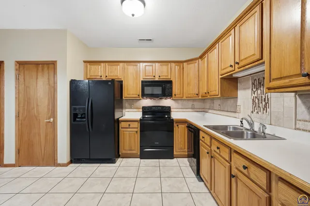 $250,000 | 2828 Kelly Drive, Manhattan, KS 66502