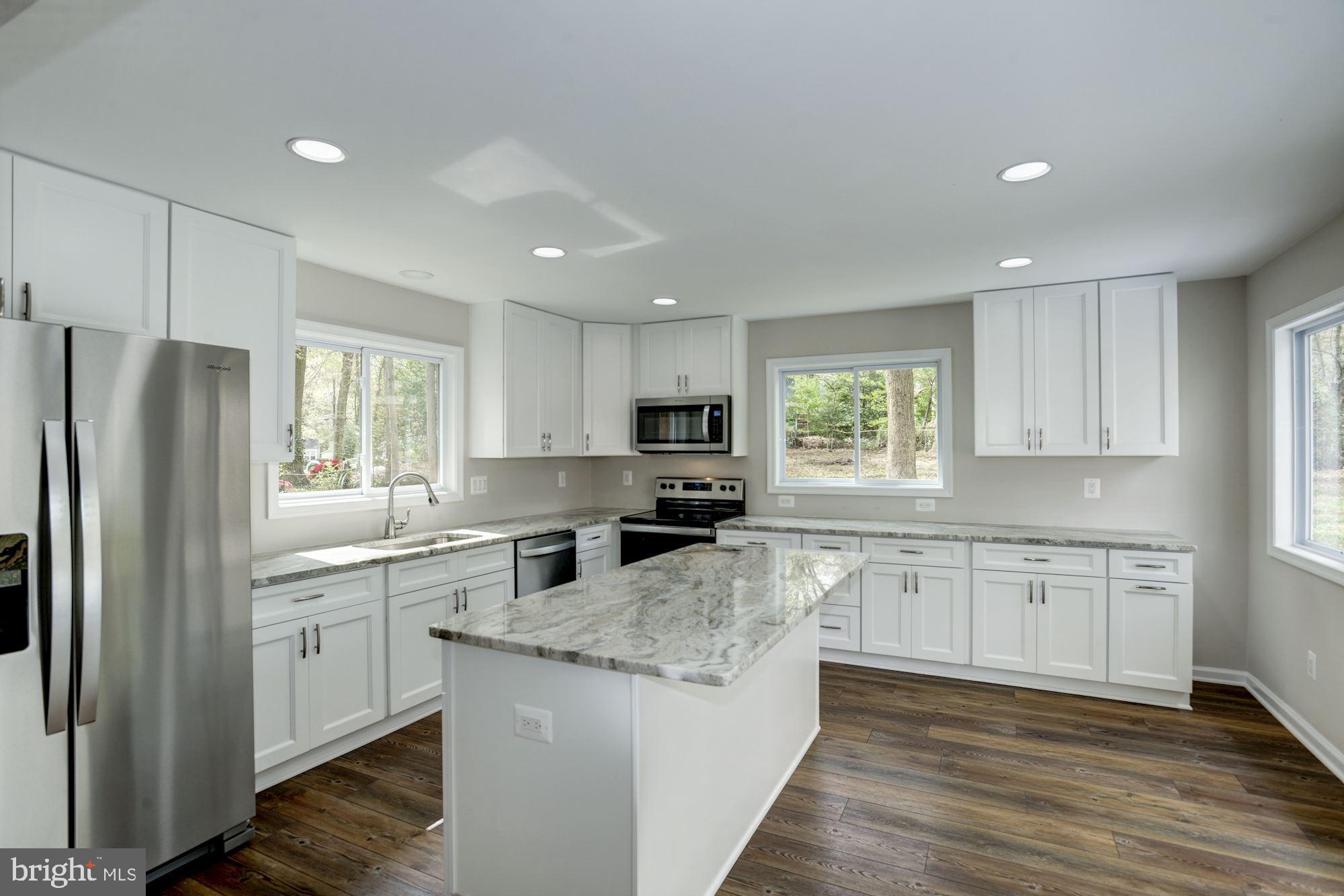 8820 Trafalgar Court Springfield, VA 22151 - Photo 22 of 51 Kitchen-Island Breakfast Bar-SS Applicances