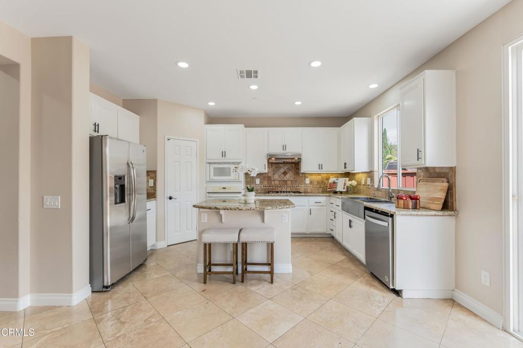 341 Huerta Street Oxnard, CA 93030 - Photo 9 of 33