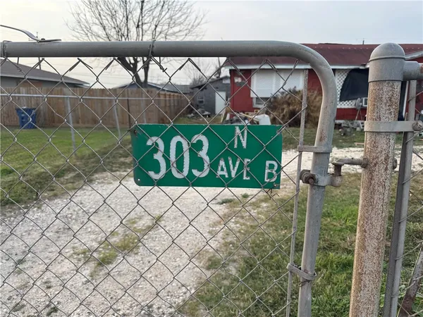 $55,000 | 303 Ave B, Gregory, TX 78374