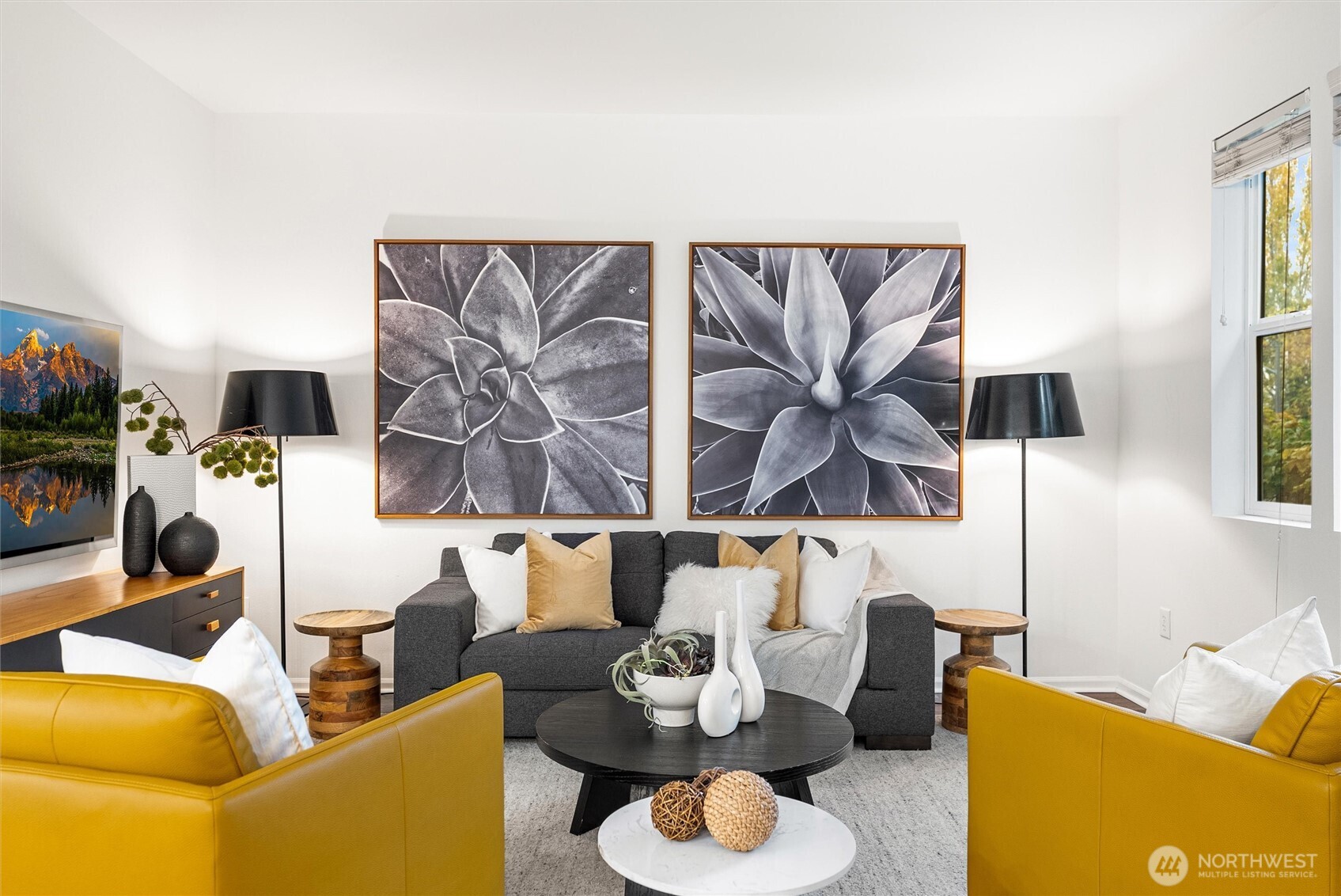 3957 South Chicago Street Seattle, WA 98118 - Photo 12 of 34 a living room with furniture and kitchen view
