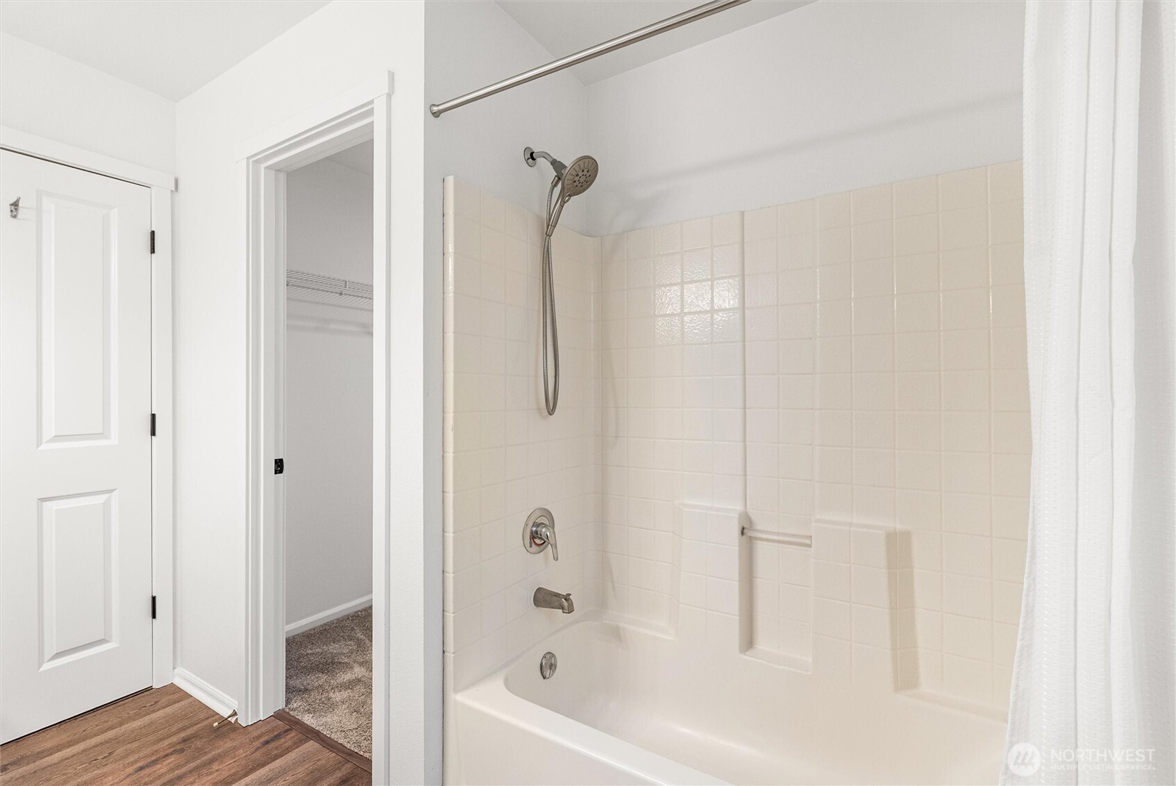 3957 South Chicago Street Seattle, WA 98118 - Photo 23 of 34 a bathroom with a bathtub