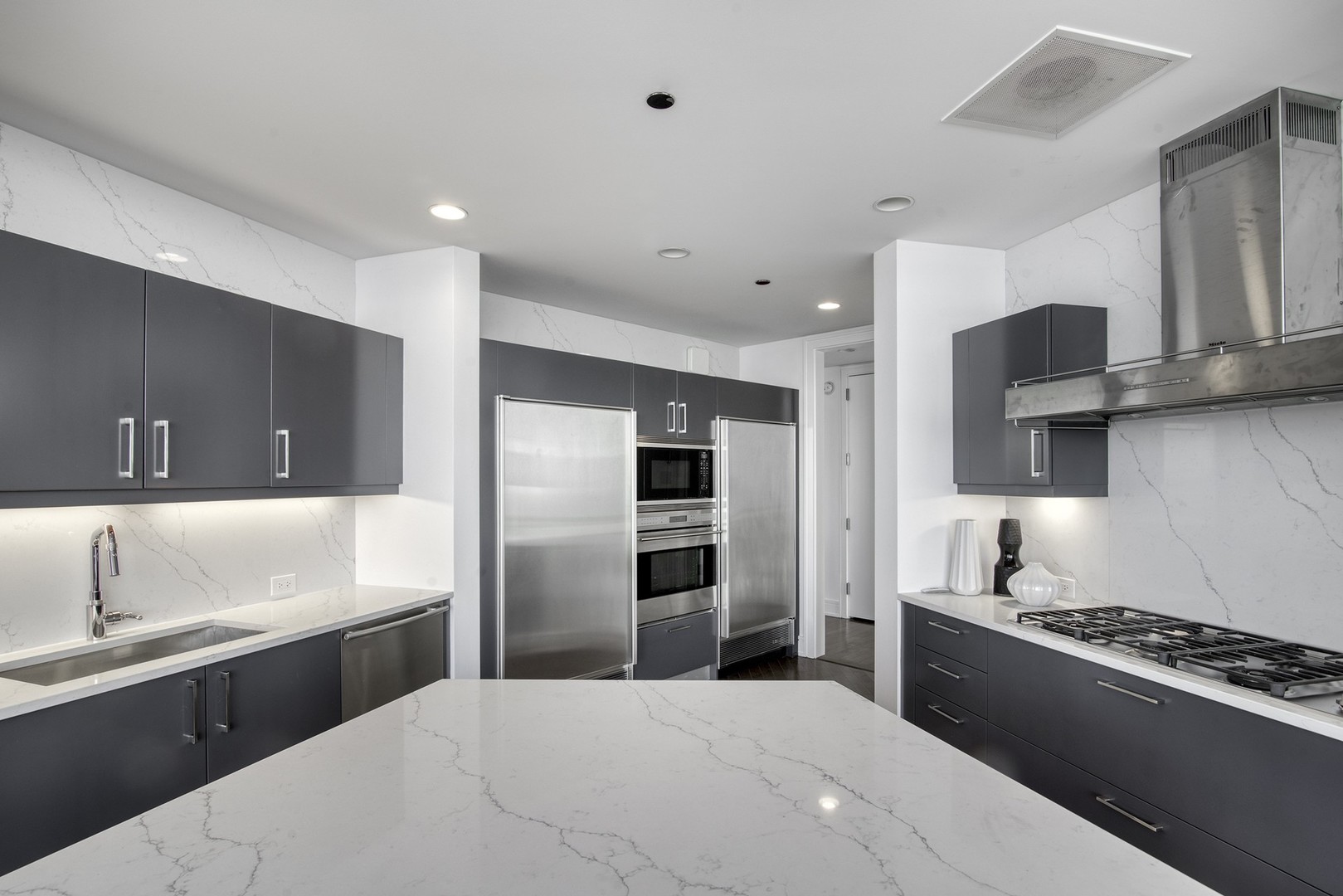 401 North Wabash Avenue, Unit 84A Chicago, IL 60611 - Photo 13 of 41 Gallery Image 13