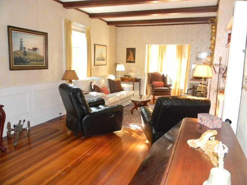 277 Foreside Road Falmouth, ME 04105 - Photo 4 of 12 Living Room.