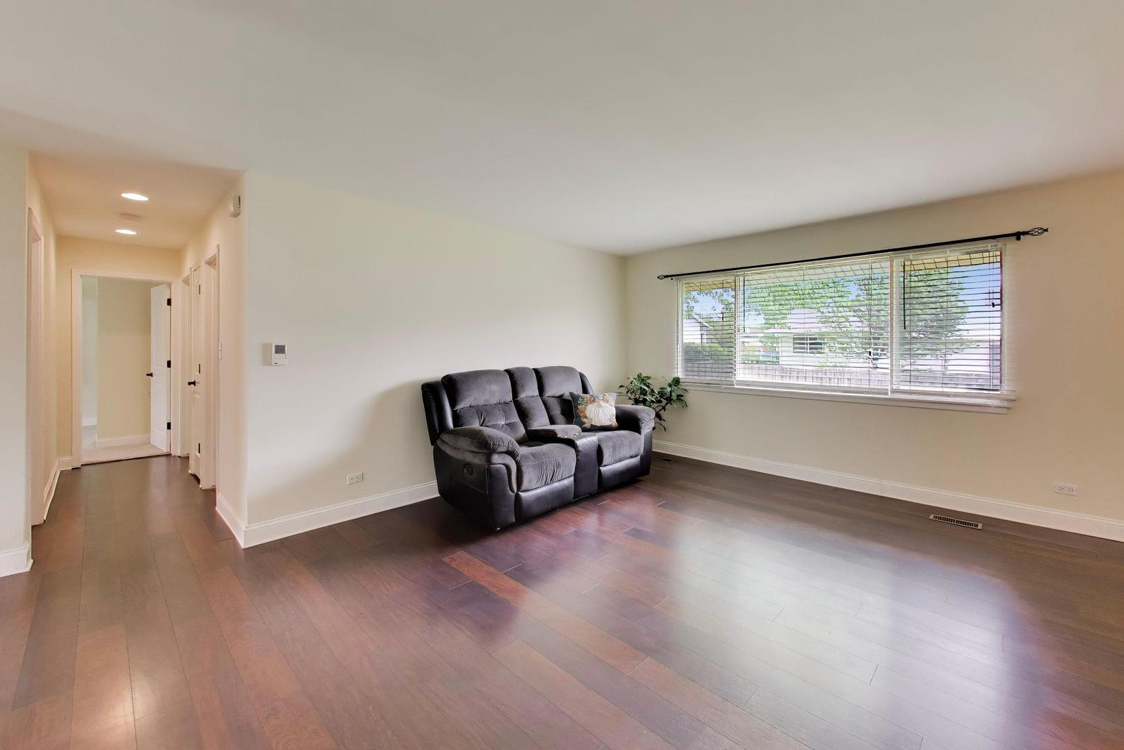 605 North Rohlwing Road Palatine, IL 60074 - Photo 4 of 21
