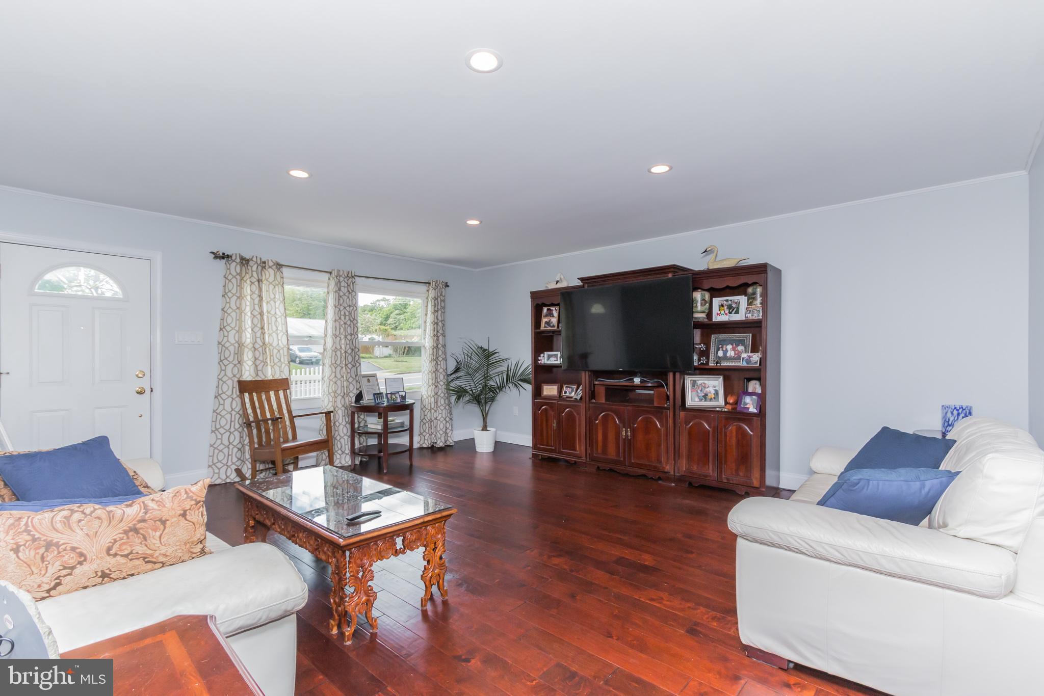 2210 Dairy Farm Road Odenton, MD 21113 - Photo 5 of 27 Spacious living room
