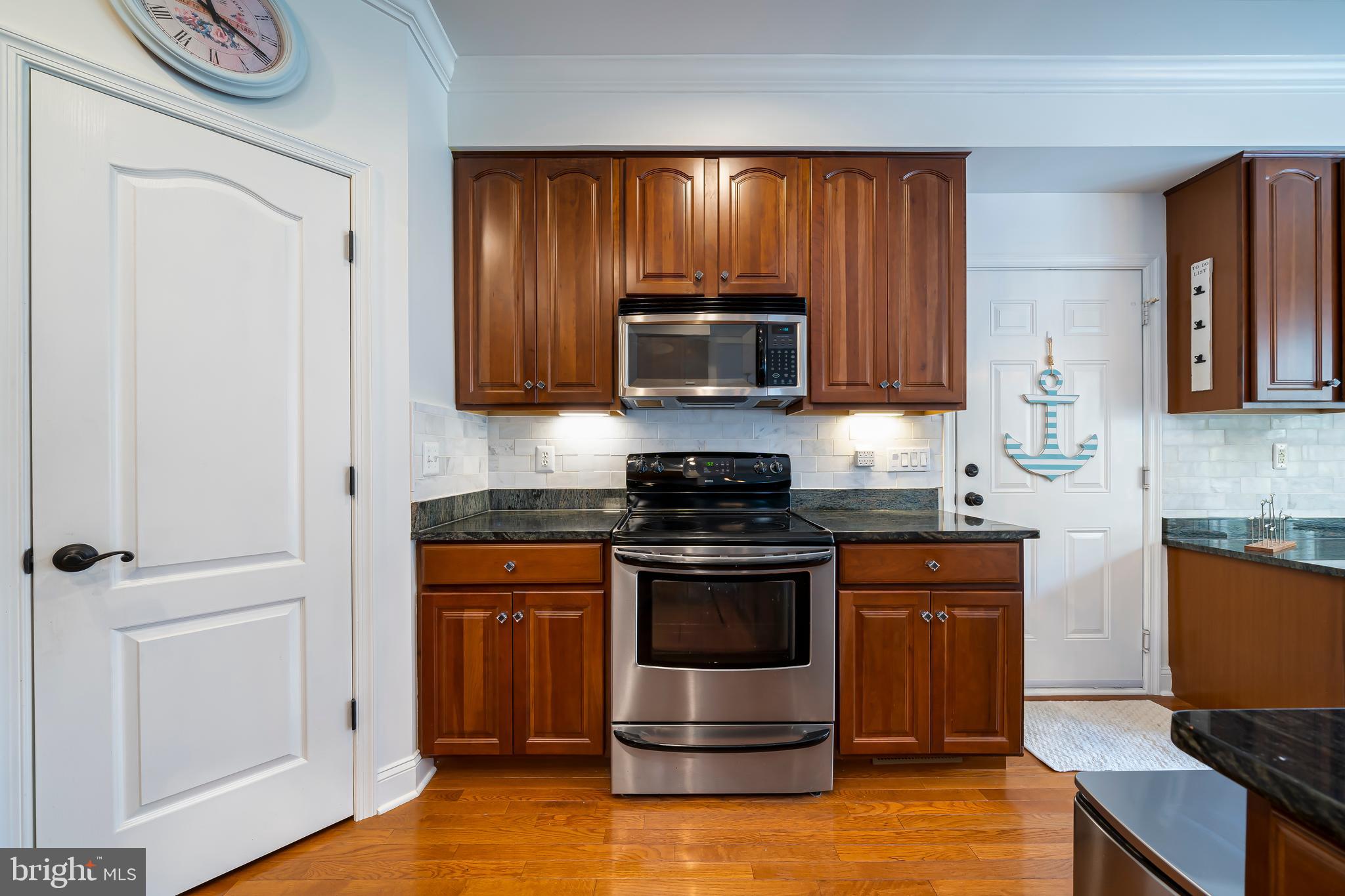 938 Muller Road Westminster, MD 21157 - Photo 15 of 60 Stove/ One Oven