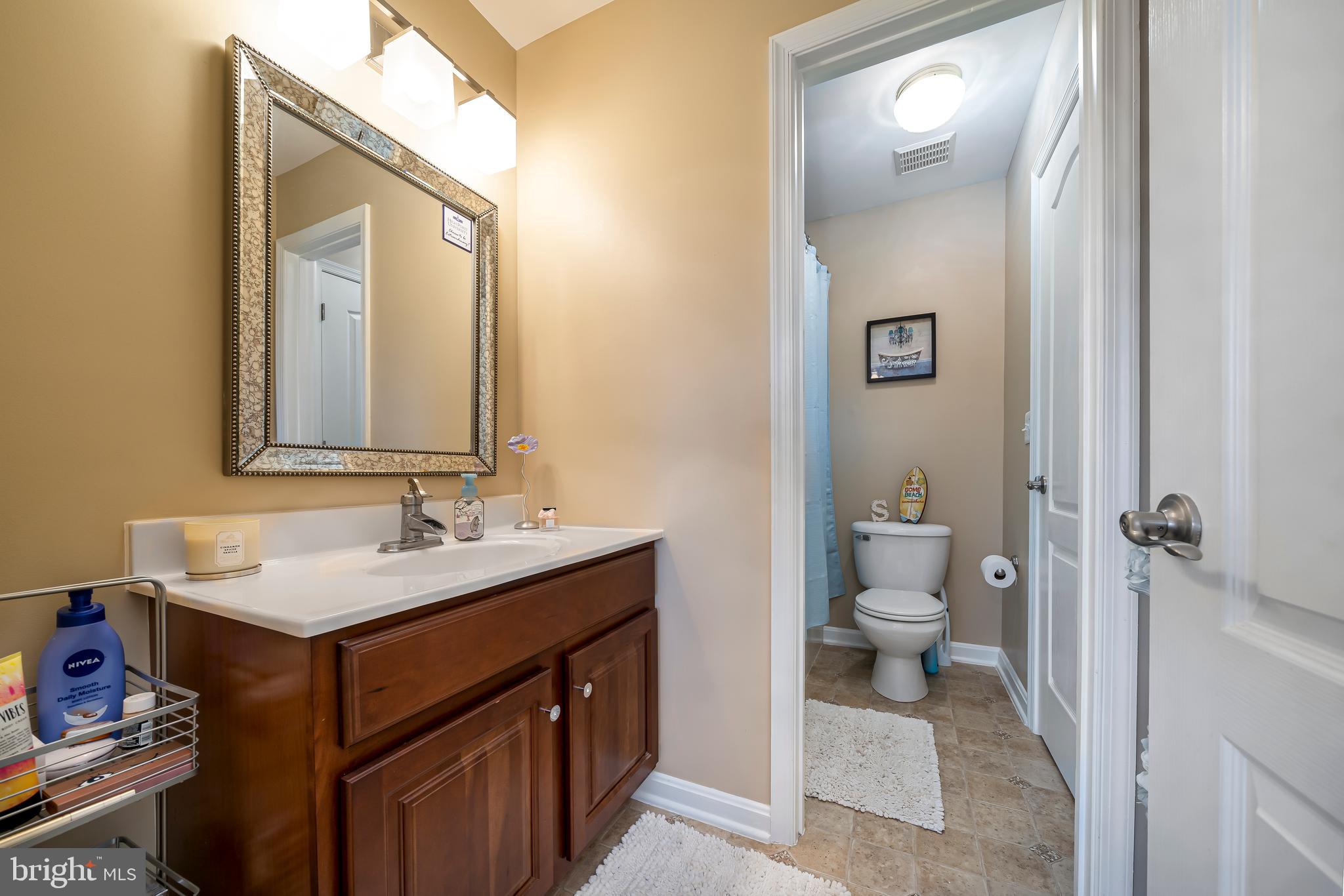 938 Muller Road Westminster, MD 21157 - Photo 42 of 60 Jack & Jill Bathroom
