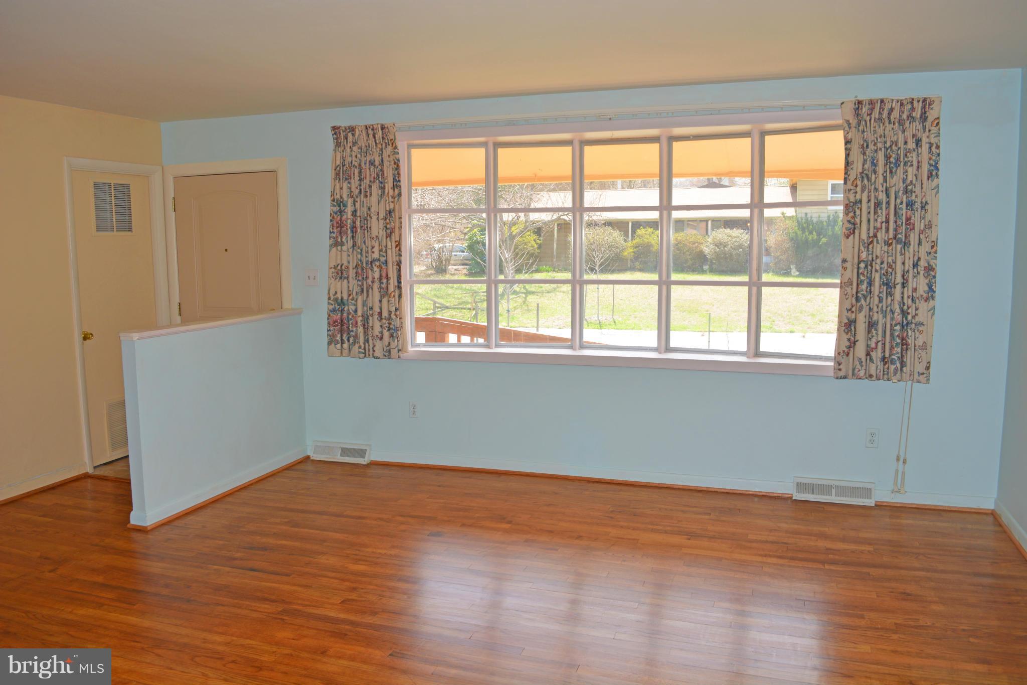16126 Kenny Road Laurel, MD 20707 - Photo 2 of 16 Living Room, View 1
