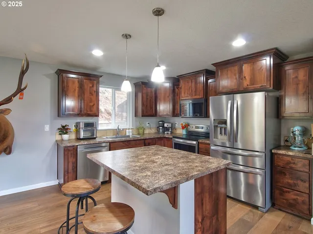 $870,000 | 6015 Northwest High Heaven Road, McMinnville, OR 97128