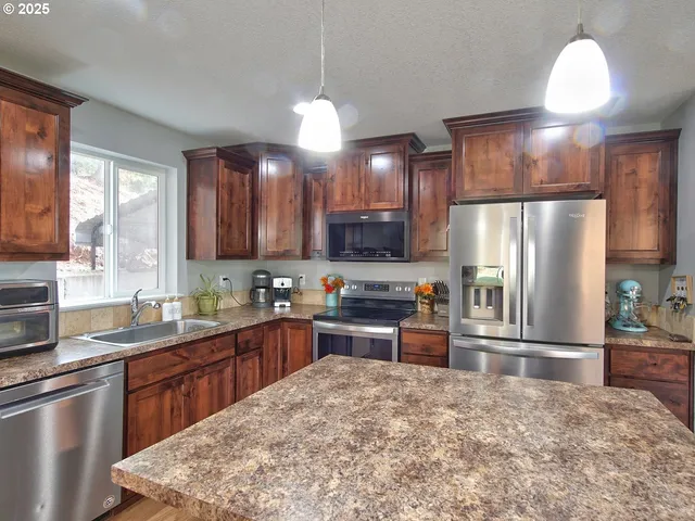 $870,000 | 6015 Northwest High Heaven Road, McMinnville, OR 97128