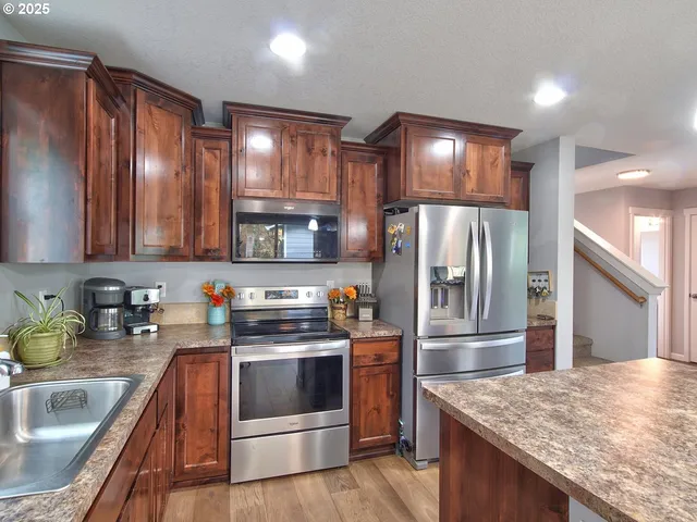 $870,000 | 6015 Northwest High Heaven Road, McMinnville, OR 97128