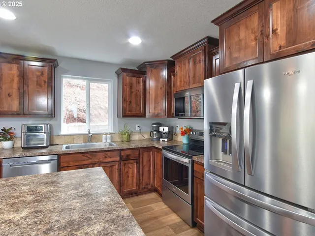 $870,000 | 6015 Northwest High Heaven Road, McMinnville, OR 97128