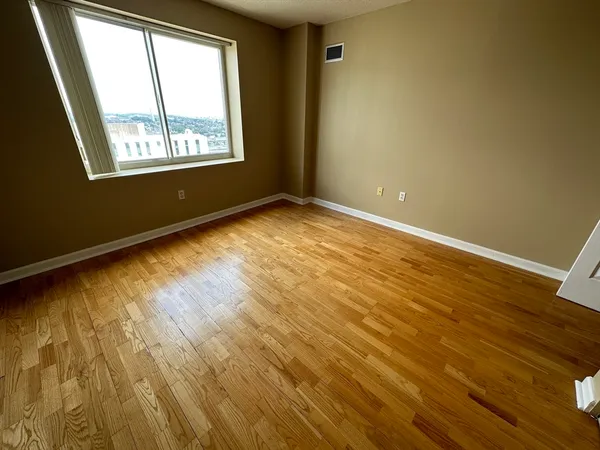 $3,200 | 10 Museum Way, Unit 2027, Cambridge, MA 02141