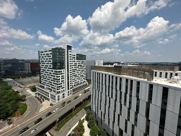 $3,200 | 10 Museum Way, Unit 2027, Cambridge, MA 02141