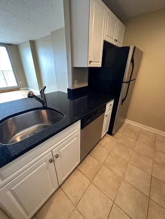 $3,200 | 10 Museum Way, Unit 2027, Cambridge, MA 02141