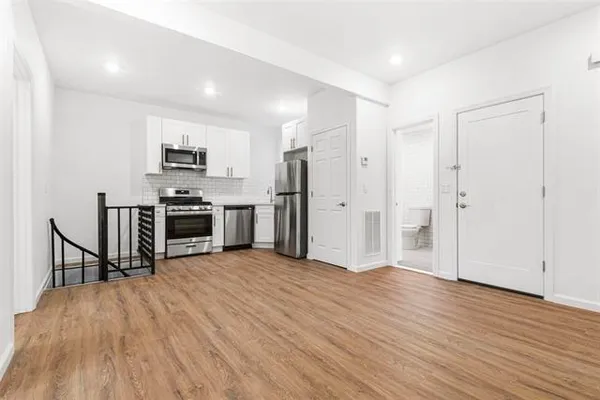 $2,600 | 33 Stagg Street, Unit 2, Jersey City, NJ 07306