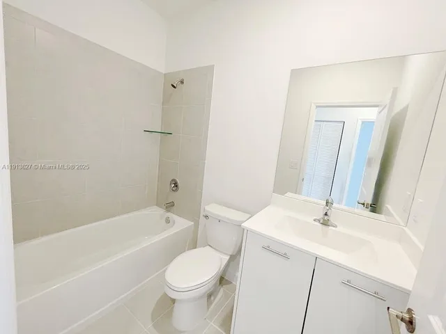 a view of entryway with a potted plant