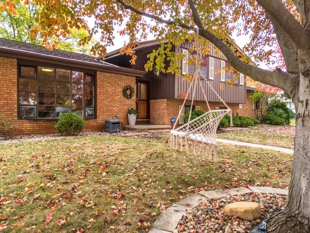 $334,900 | 126 South Orr Drive, Normal, IL 61761