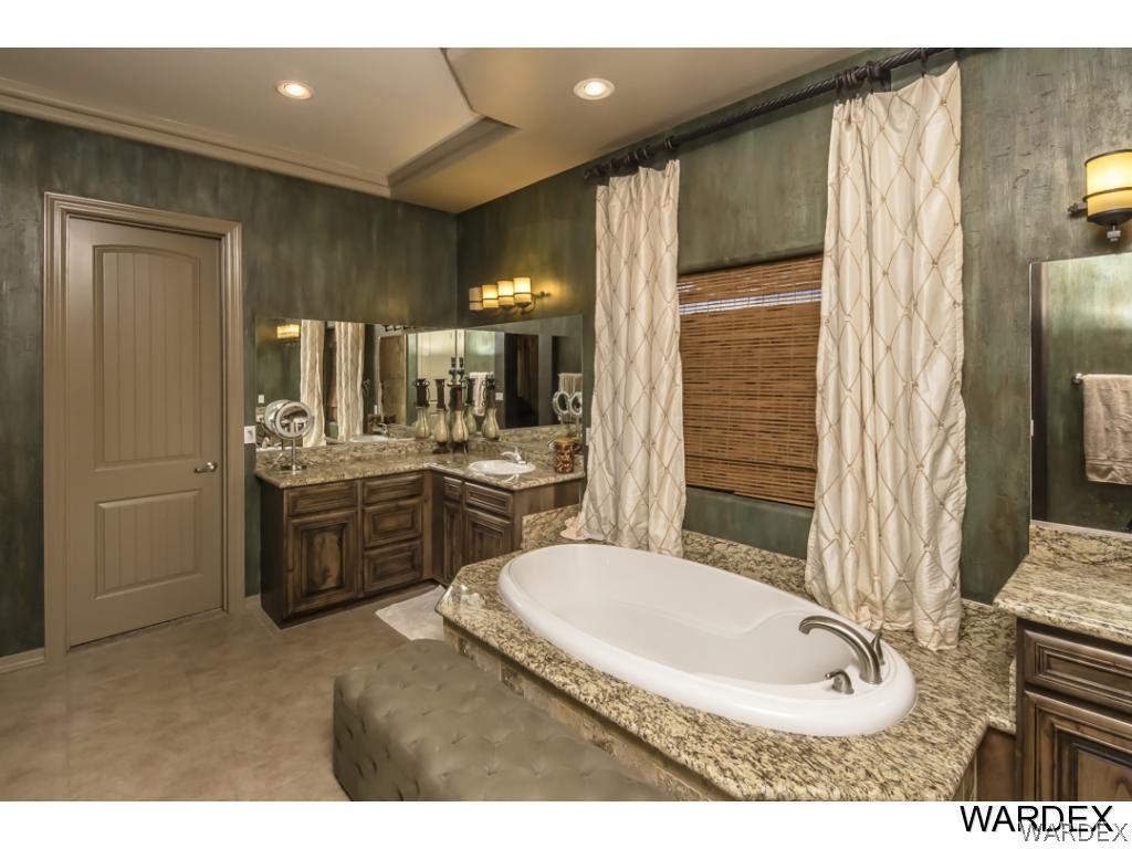 3399 Cedarbrook Road Kingman, AZ 86401 - Photo 15 of 36 SpaLike Bathroom