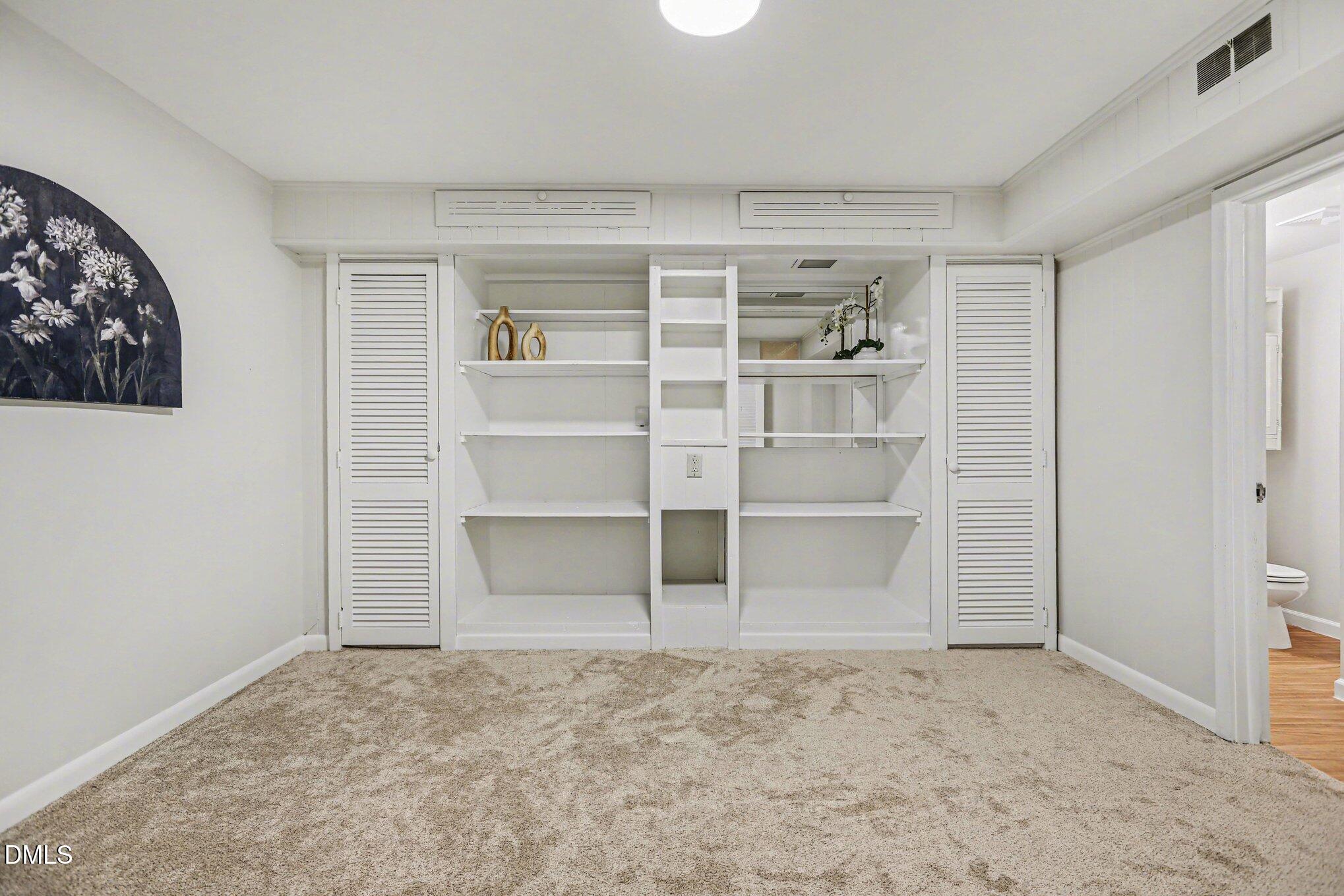 2600 Wade Avenue Raleigh, NC 27607 - Photo 17 of 31 a view of an empty room and a empty space
