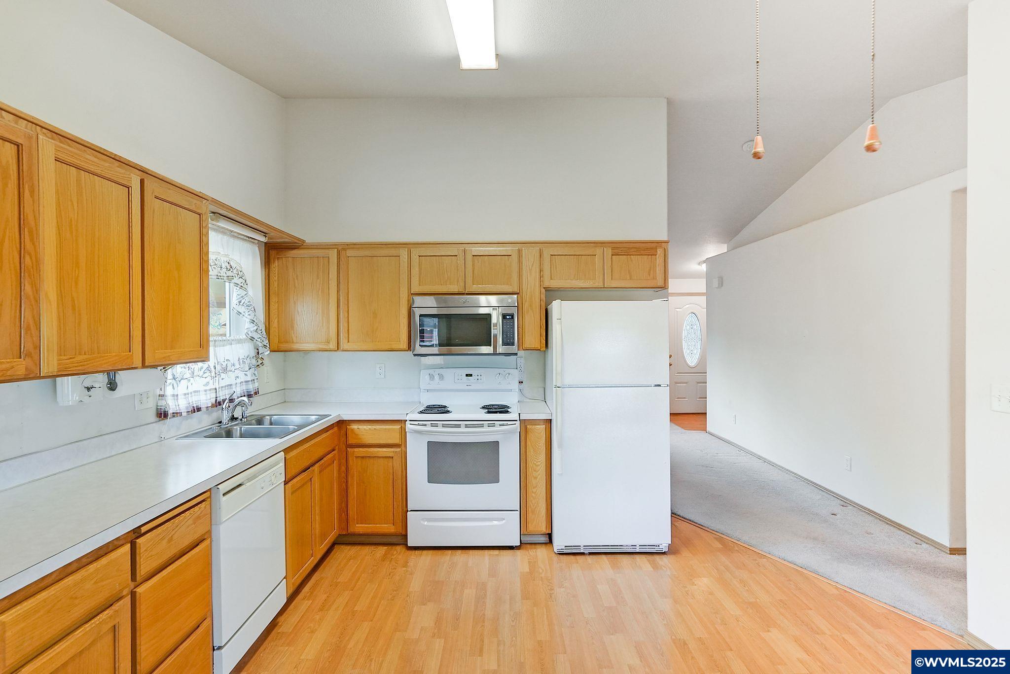 1057 B Loop Lebanon, OR 97355 - Photo 12 of 31