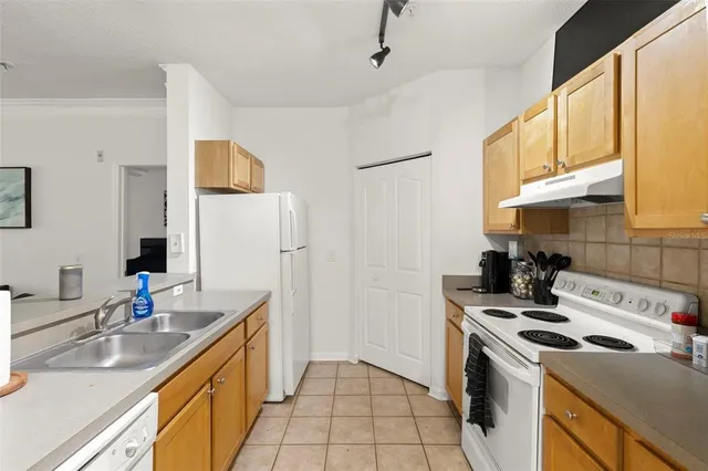 $299,900 | 4207 South Dale Mabry Highway, Unit 6213, Tampa, FL 33611