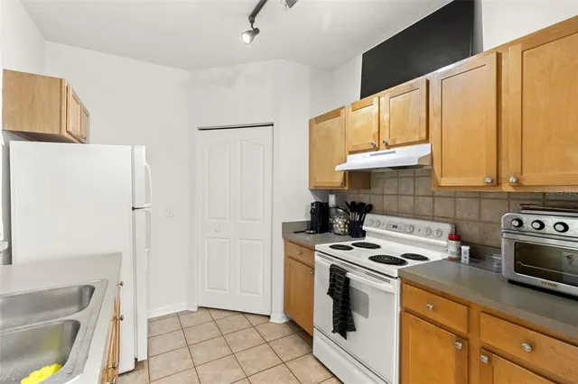 $299,900 | 4207 South Dale Mabry Highway, Unit 6213, Tampa, FL 33611