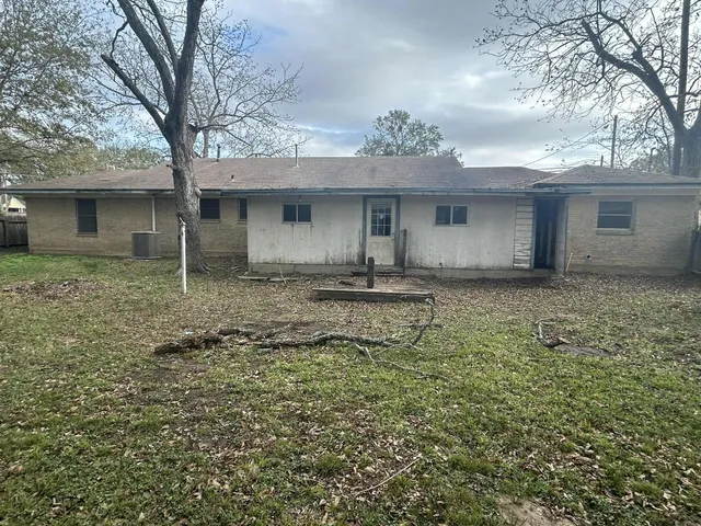 a house view with a outdoor space