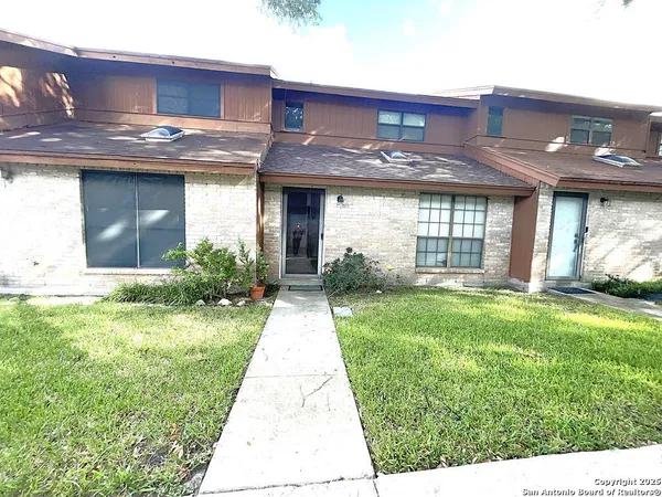 $1,100 | 203 South Archer Street, Unit A2, Beeville, TX 78102