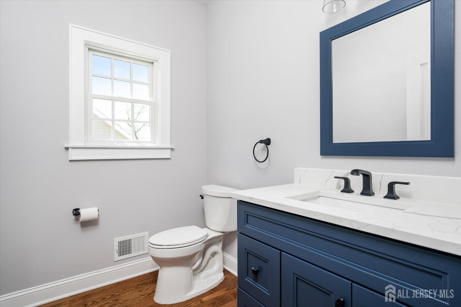 440 Ellisdale Road Chesterfield, NJ 08515 - Photo 18 of 42 a bathroom with a toilet a sink and mirror