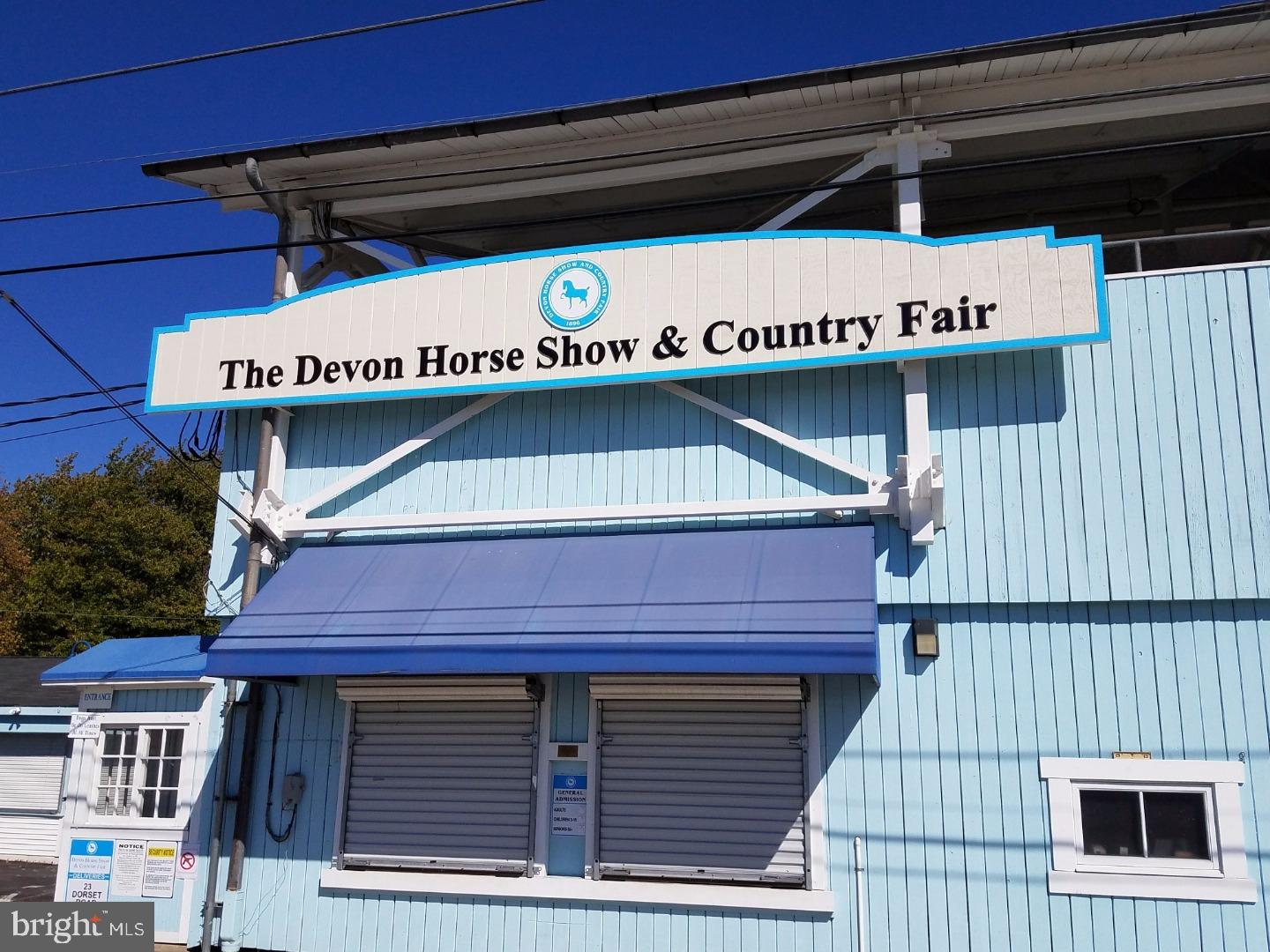 865 Lancaster Avenue Wayne, PA 19087 - Photo 4 of 13 a view of a entrance of the building