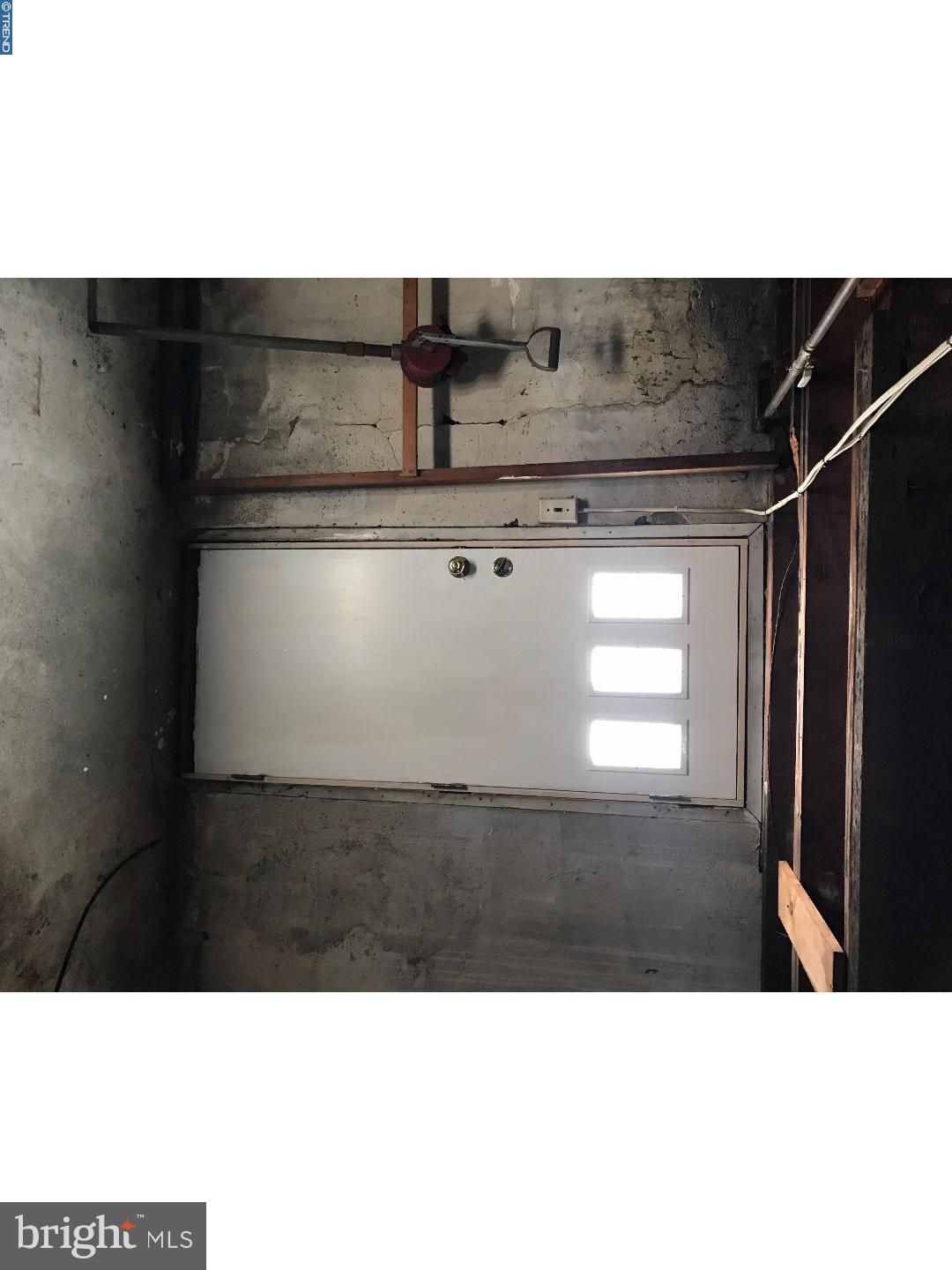 865 Lancaster Avenue Wayne, PA 19087 - Photo 8 of 13 a view of room