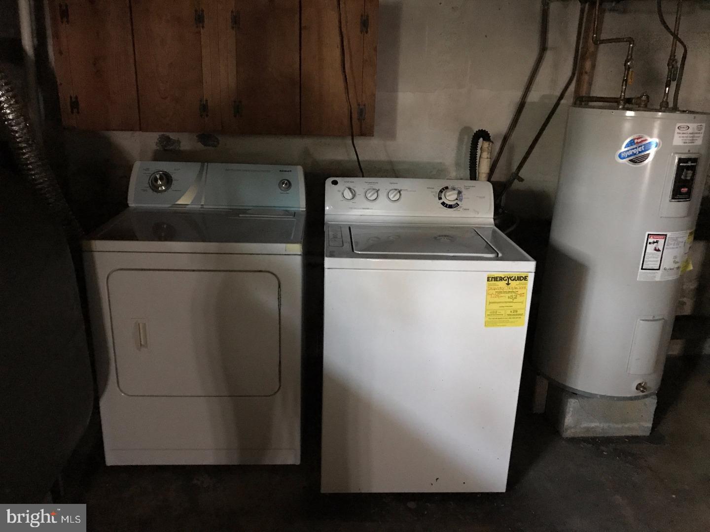 865 Lancaster Avenue Wayne, PA 19087 - Photo 10 of 13 a utility room with dryer and washer