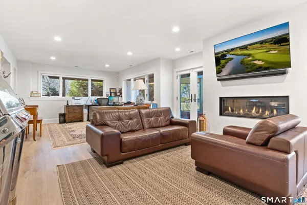 $1,799,000 | 15 Linden Shores, Unit 15, Branford, CT 06405