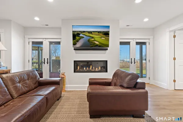 $1,799,000 | 15 Linden Shores, Unit 15, Branford, CT 06405