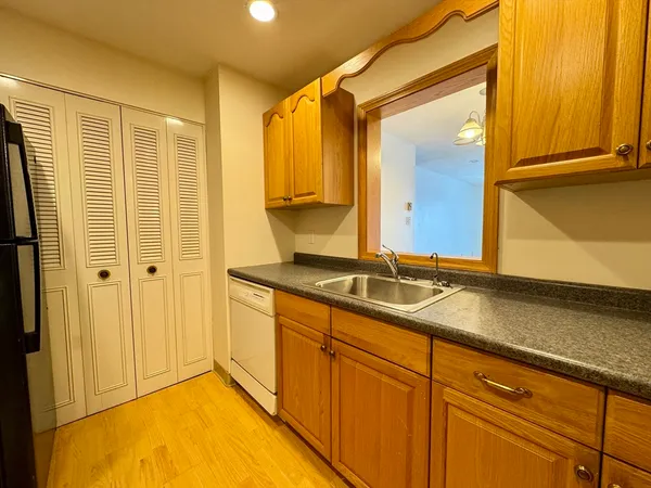 $2,200 | 25 Greentree Lane, Unit 43, Weymouth, MA 02190