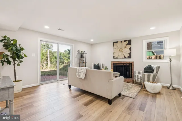 $895,000 | 3506 Queen Anne Drive, Fairfax, VA 22030