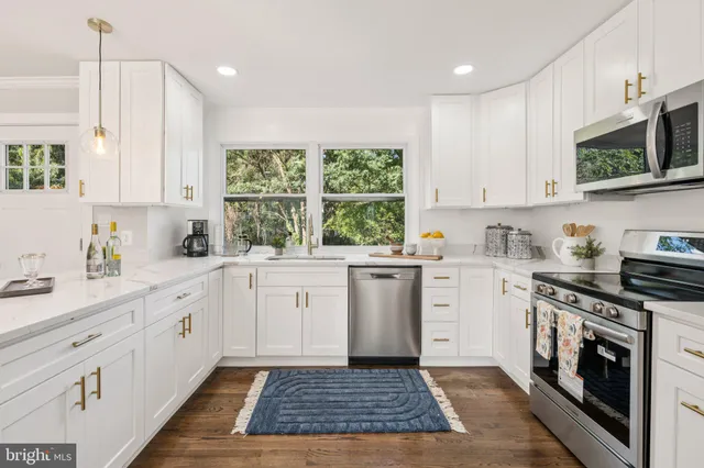 $895,000 | 3506 Queen Anne Drive, Fairfax, VA 22030